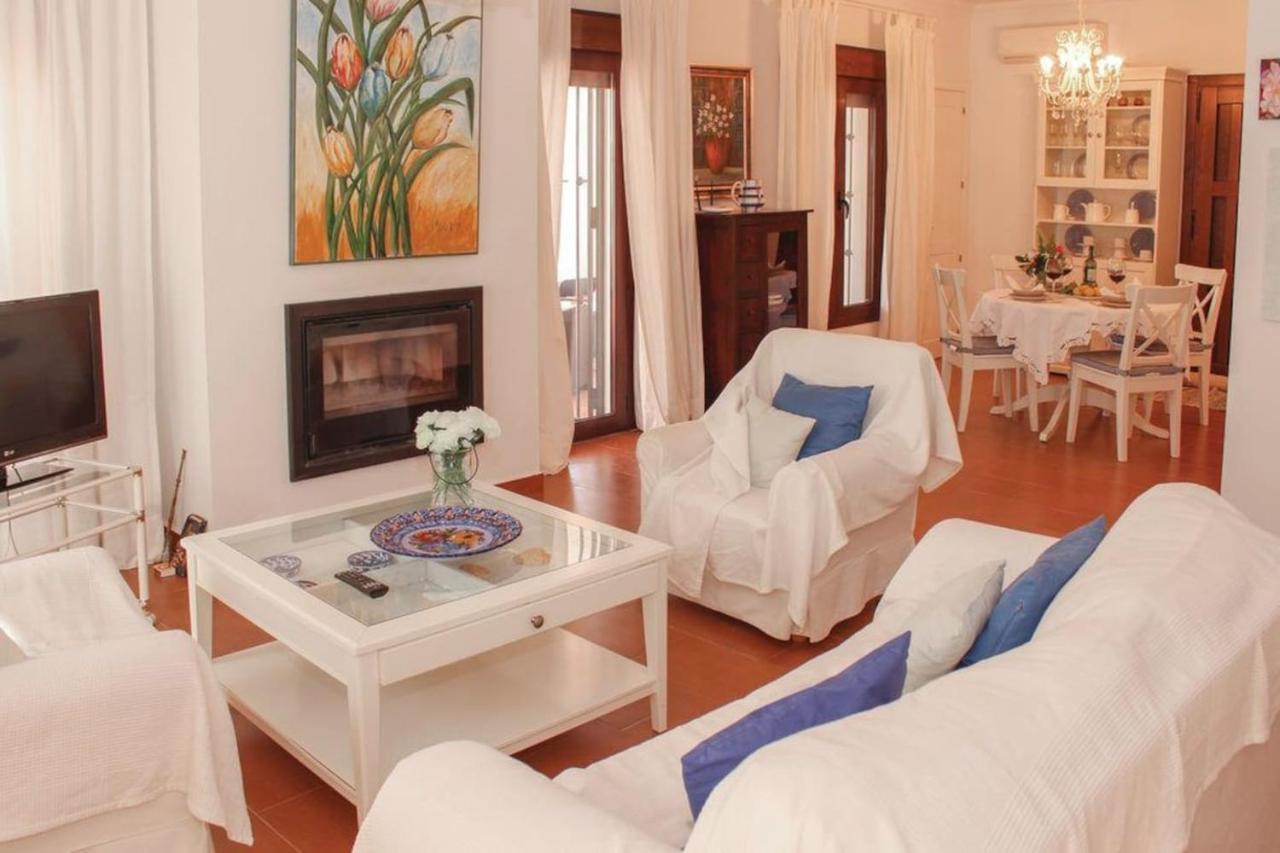 Fuentezuelas Pool Villa Sayalonga Ngoại thất bức ảnh